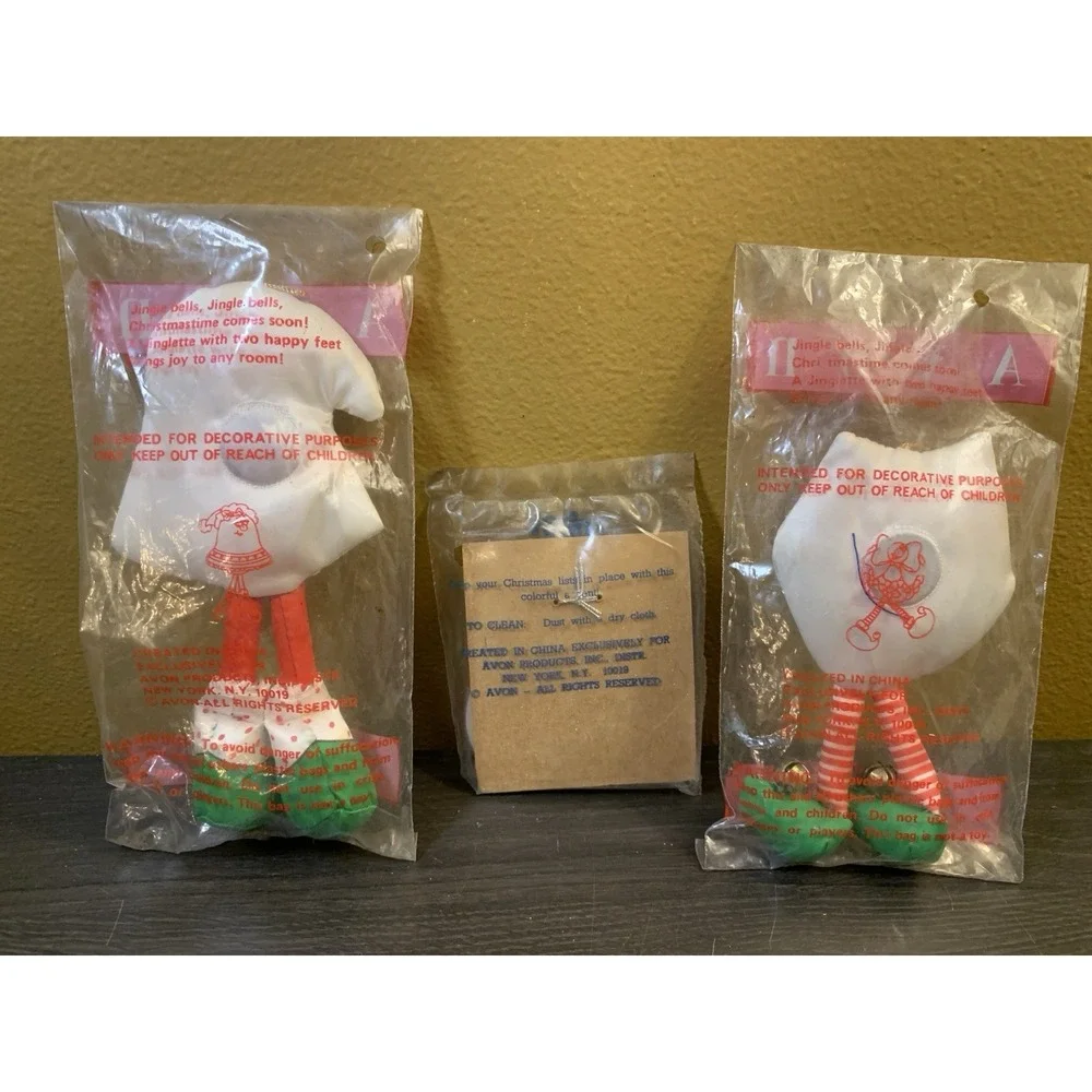 Avon Gift Collection Jinglettes Magnet Christmas Wreath Ball Bell